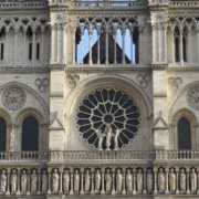 Een deel van het front van de Notre Dame