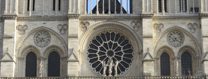 Een deel van het front van de Notre Dame