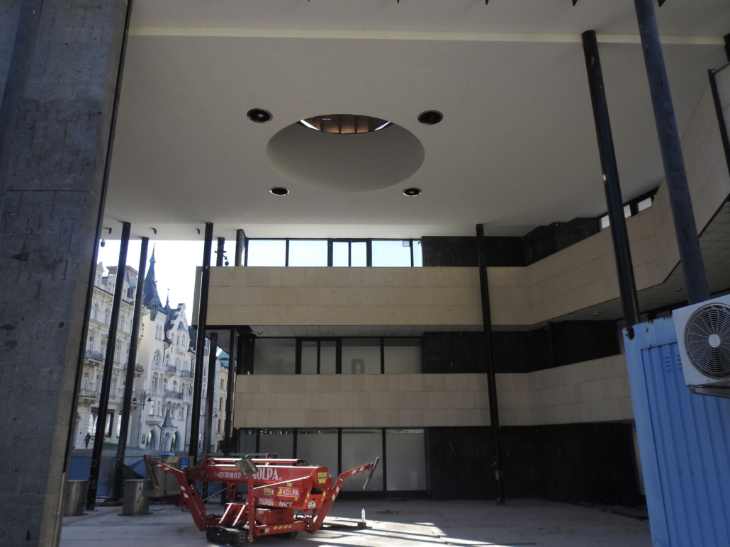 Het atrium. Over enkele jaren komt de geiser hier weer terug.