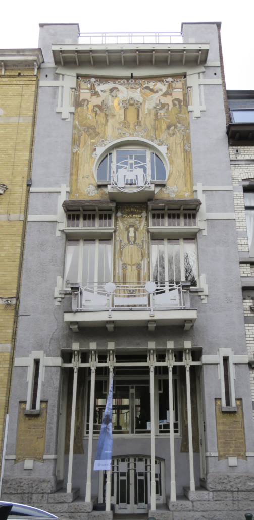 Een streng gevelaanzicht, maar wel degelijk Art Nouveau!