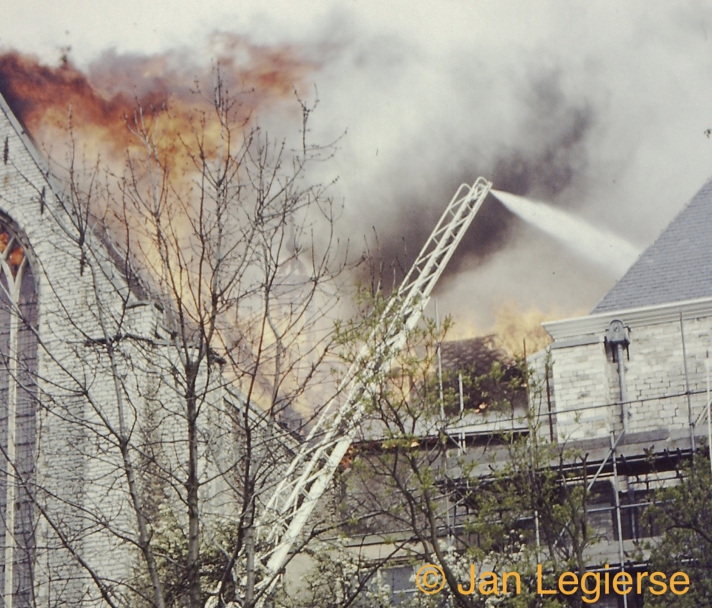 Waarom spuit die ladder niet op de brand?