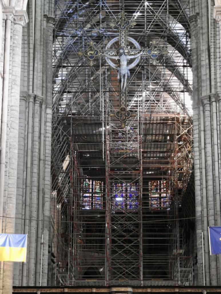 Het Gotische koor: overals steigers, maar geen restauratie