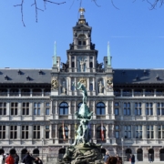 Voorgevel van het schitterende stadhuis