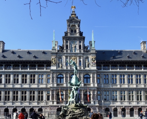 Voorgevel van het schitterende stadhuis