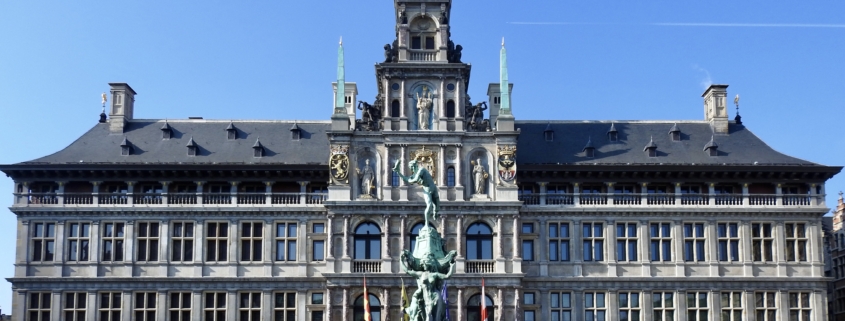 Voorgevel van het schitterende stadhuis