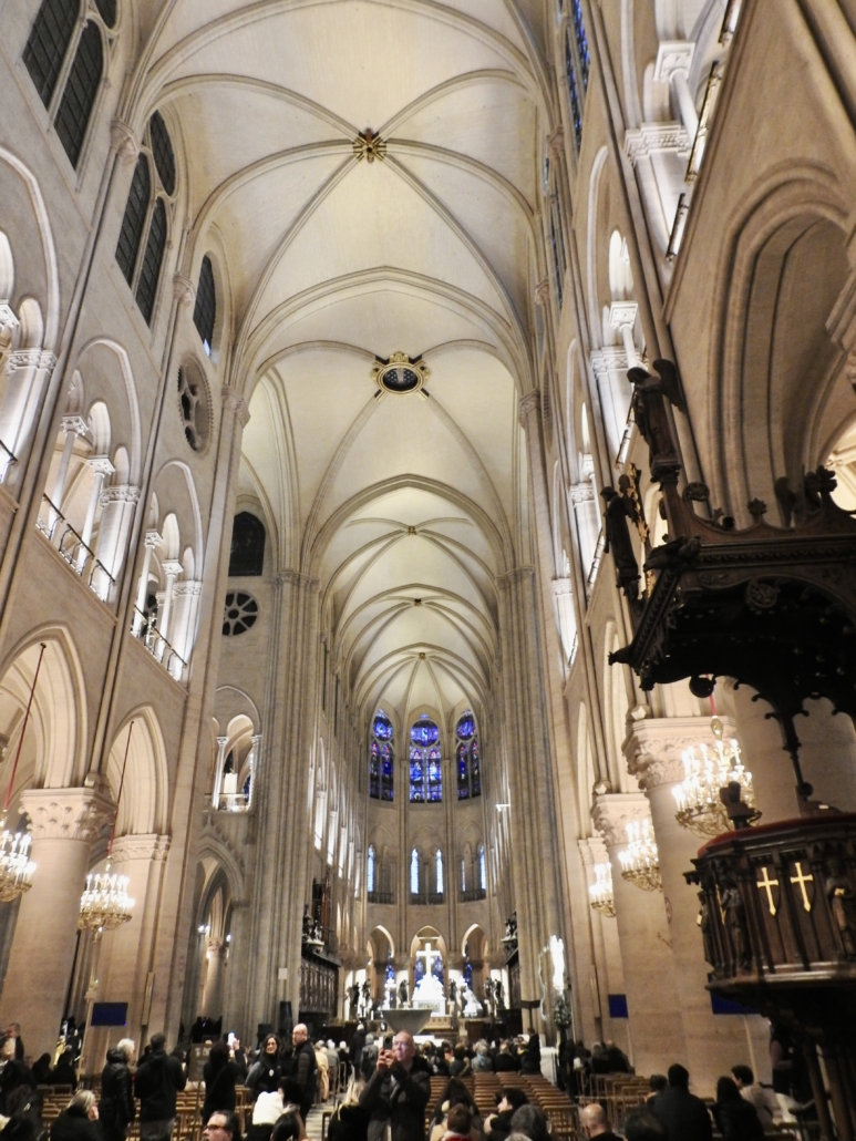 Schitterend en helder, de Notre Dame eindelijk weer binnen