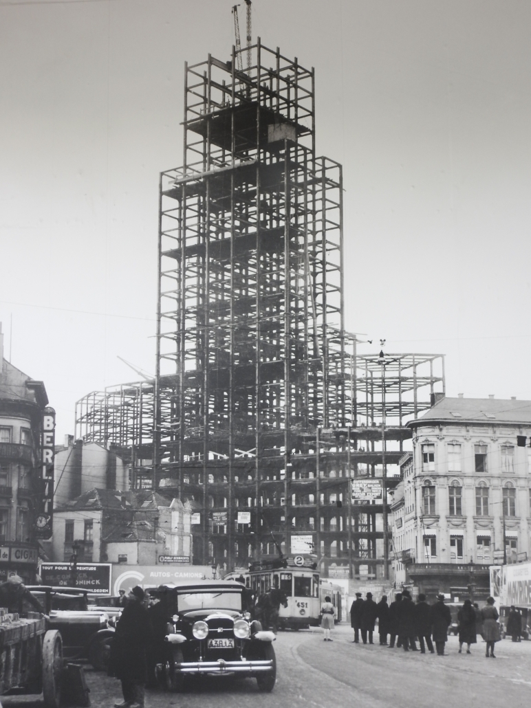 Het staalskelet, het silhouet van de toren al goed herkenbaar